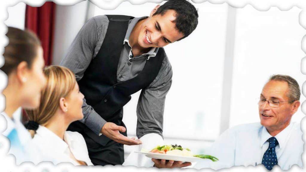 رفتار و ظاهر کارکنان برای جذب مشتری رستوران