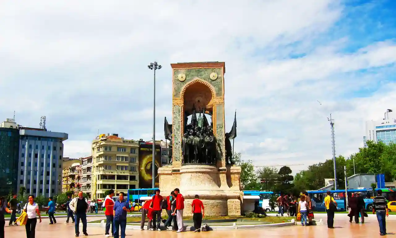 2جای گردشگری در ترکیه(آبشاردودن+مجسمه آتاتورک)