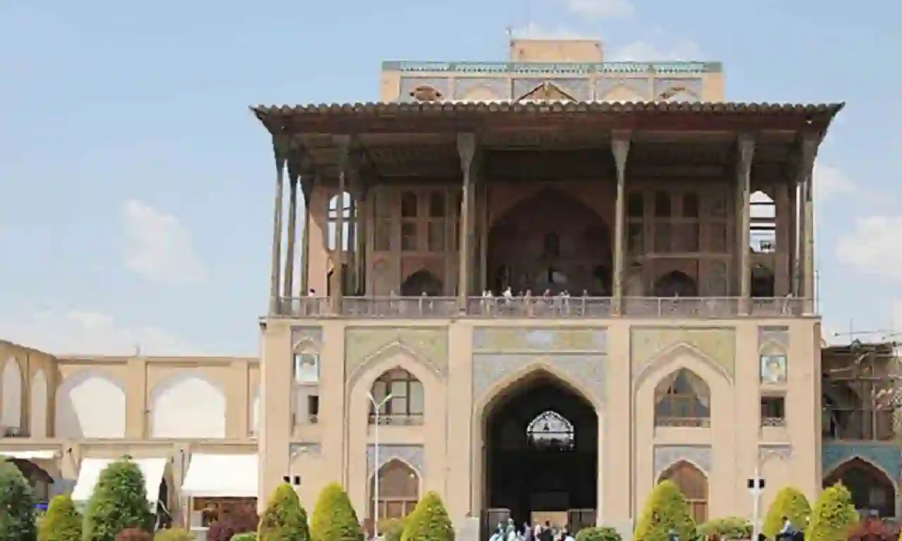 معرفی کاخ عالی قاپو در اصفهان